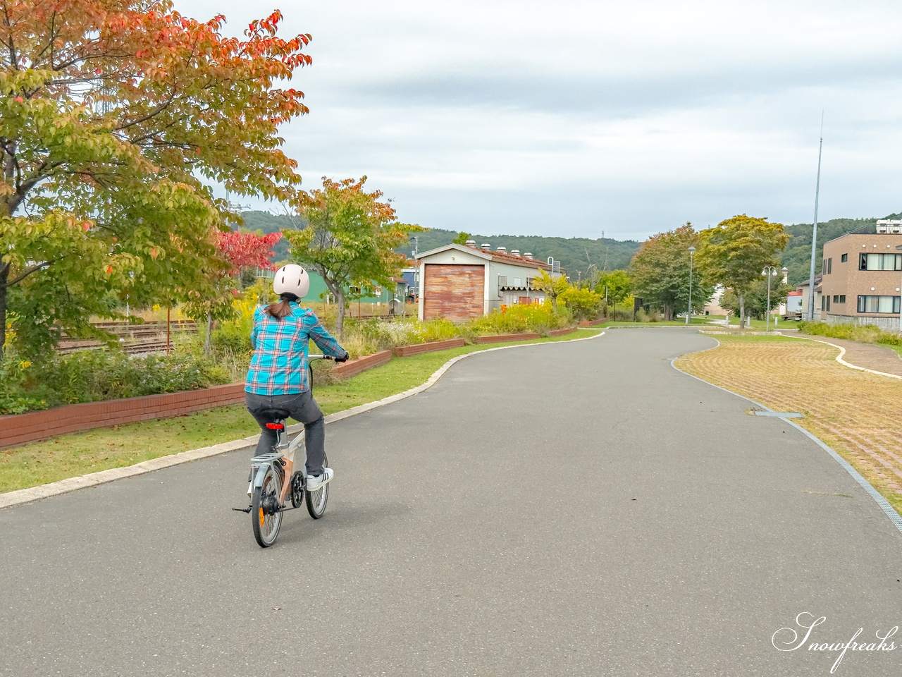 JR栗山駅から自転車で行ける?!初秋の雰囲気が漂いはじめた「北長沼スキー場」の山頂付近まで、折りたたみ電動アシスト自転車『ADO Air Carbon』で行ってみました♪